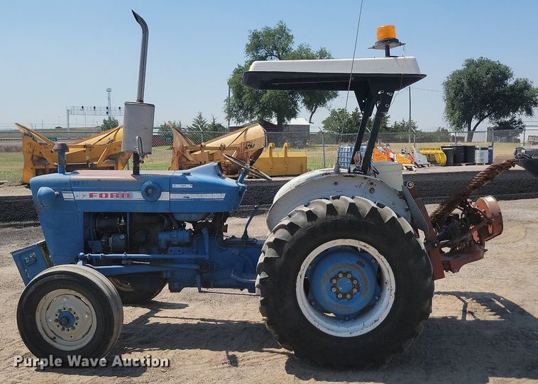 image for item OD9662 1971 Ford 2000 tractor