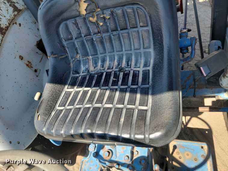 image for item OD9662 1971 Ford 2000 tractor