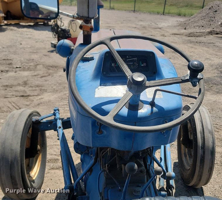 image for item OD9662 1971 Ford 2000 tractor