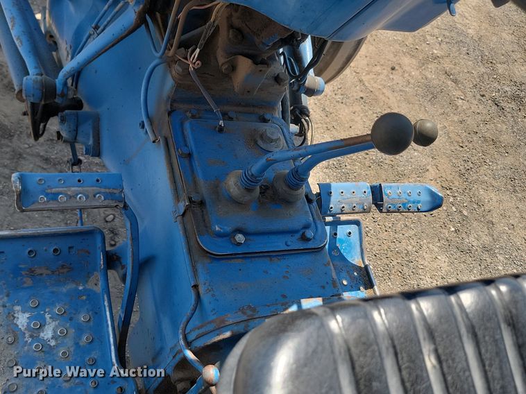 image for item OD9662 1971 Ford 2000 tractor