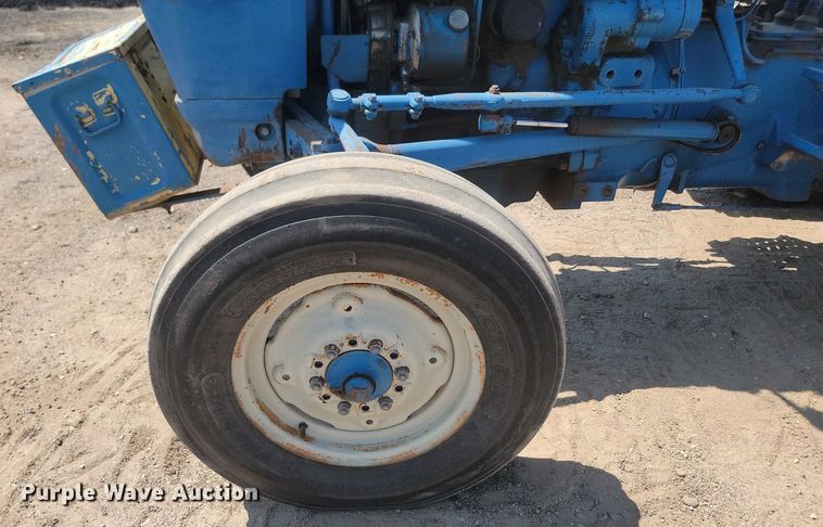 image for item OD9662 1971 Ford 2000 tractor