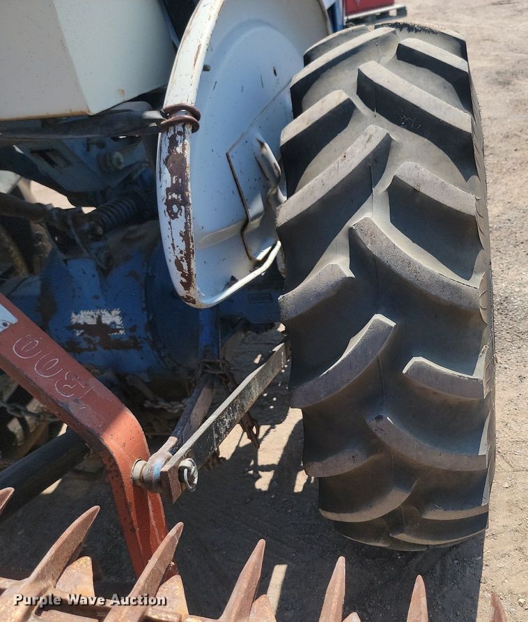 image for item OD9662 1971 Ford 2000 tractor