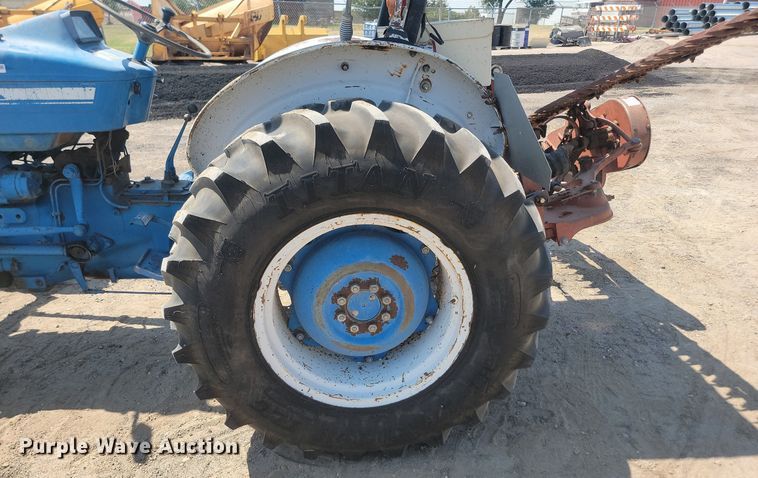 image for item OD9662 1971 Ford 2000 tractor