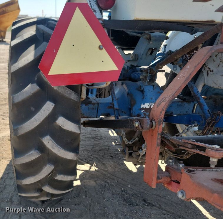 image for item OD9662 1971 Ford 2000 tractor