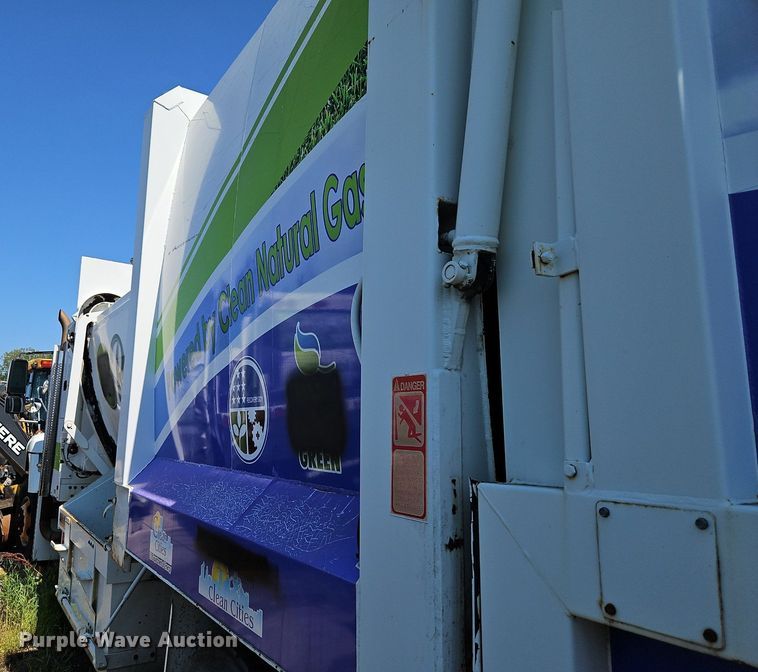 image for item OF9822 2011 International  7300 refuse truck