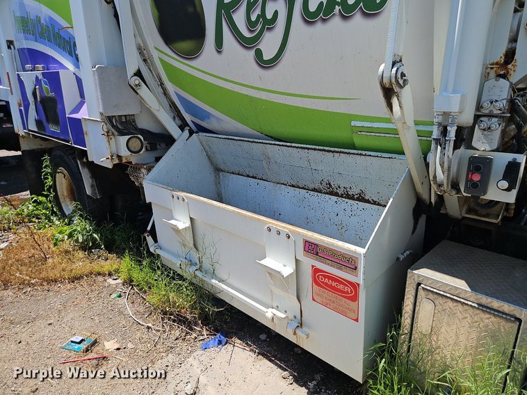 image for item OF9822 2011 International  7300 refuse truck