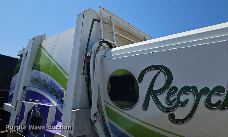 image for item OF9822 2011 International  7300 refuse truck