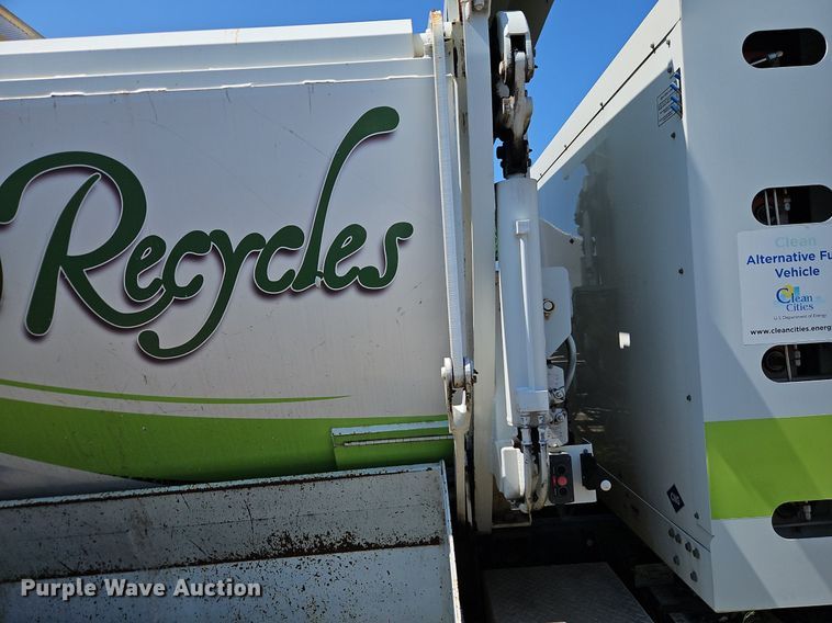 image for item OF9822 2011 International  7300 refuse truck