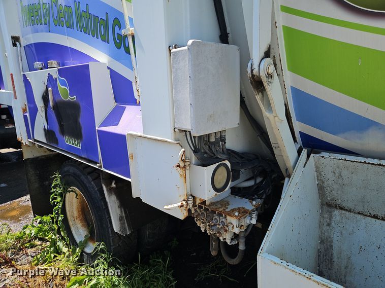 image for item OF9822 2011 International  7300 refuse truck