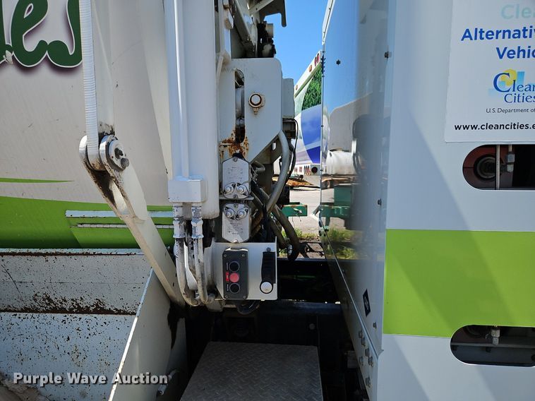 image for item OF9822 2011 International  7300 refuse truck