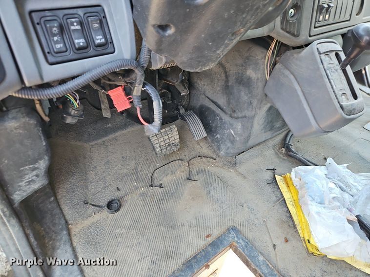 image for item OF9822 2011 International  7300 refuse truck