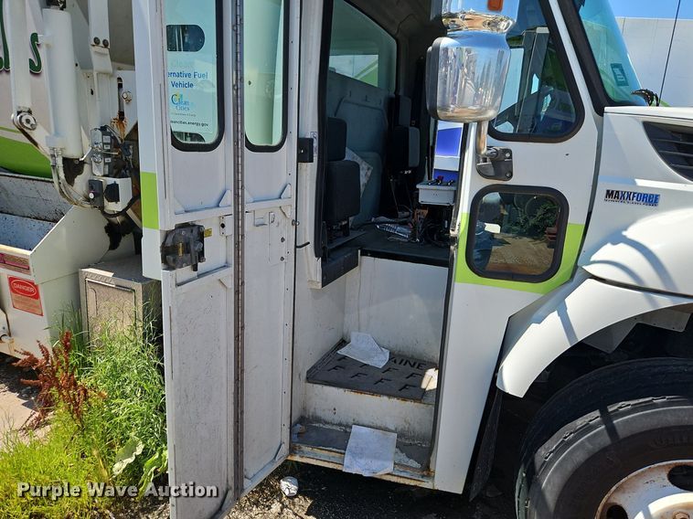 image for item OF9822 2011 International  7300 refuse truck