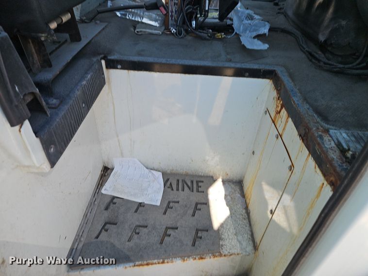 image for item OF9822 2011 International  7300 refuse truck