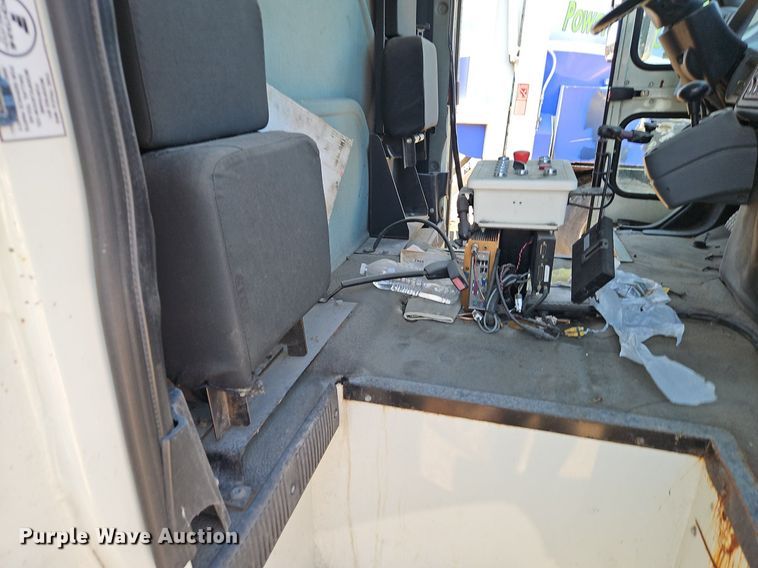 image for item OF9822 2011 International  7300 refuse truck