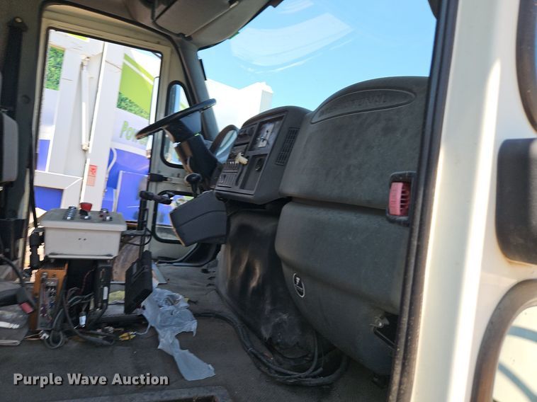 image for item OF9822 2011 International  7300 refuse truck