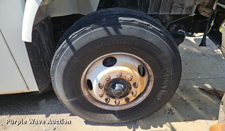 image for item OF9822 2011 International  7300 refuse truck