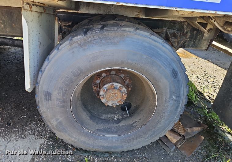 image for item OF9822 2011 International  7300 refuse truck