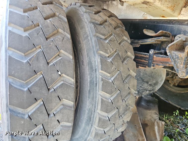 image for item OF9822 2011 International  7300 refuse truck