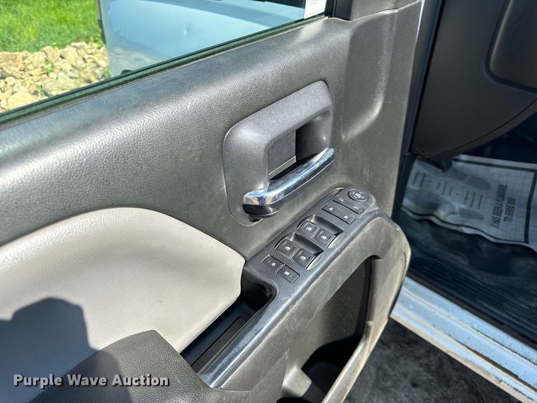 image for item OF9935 2015 Chevrolet  Silverado 1500 Crew Cab pickup truck