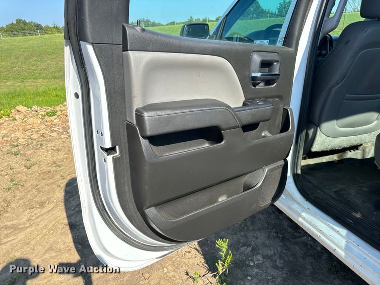 image for item OF9935 2015 Chevrolet  Silverado 1500 Crew Cab pickup truck