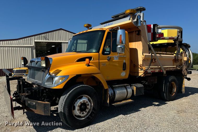 image for item OF9937 2006 International  7400 dump truck