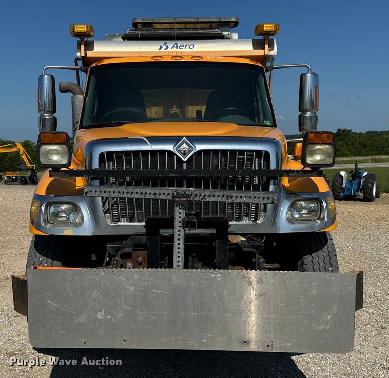 image for item OF9937 2006 International  7400 dump truck