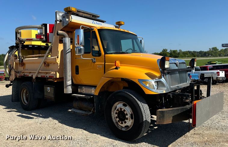 image for item OF9937 2006 International  7400 dump truck