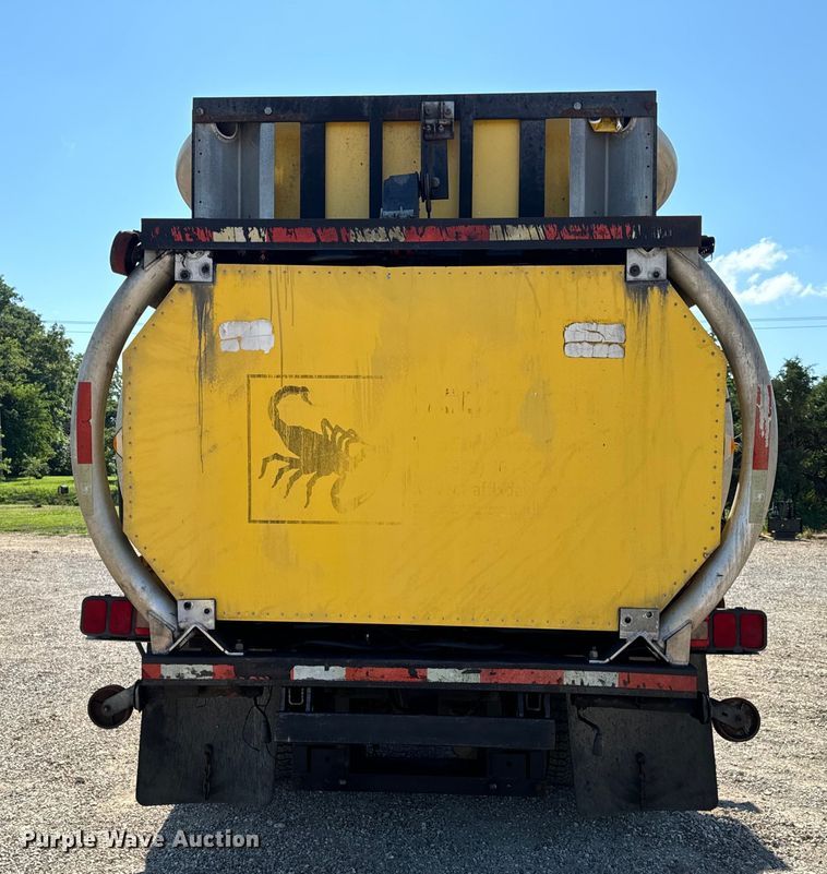 image for item OF9937 2006 International  7400 dump truck