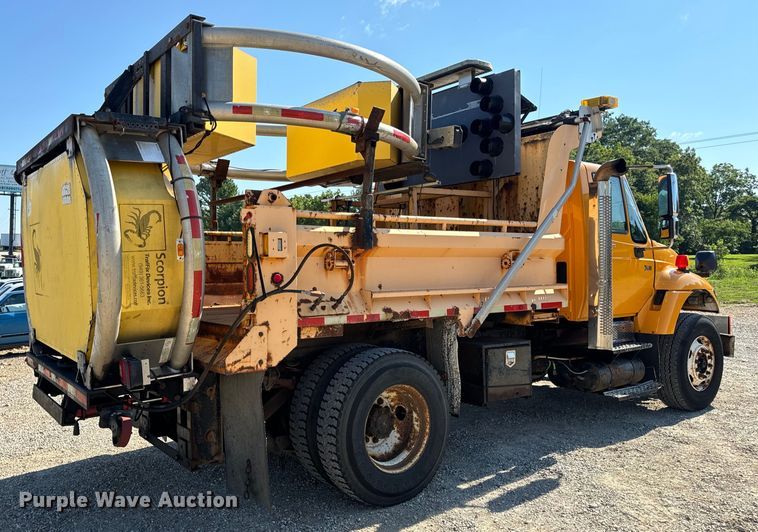 image for item OF9937 2006 International  7400 dump truck
