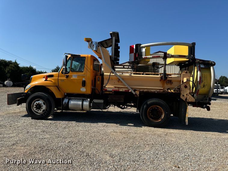 image for item OF9937 2006 International  7400 dump truck