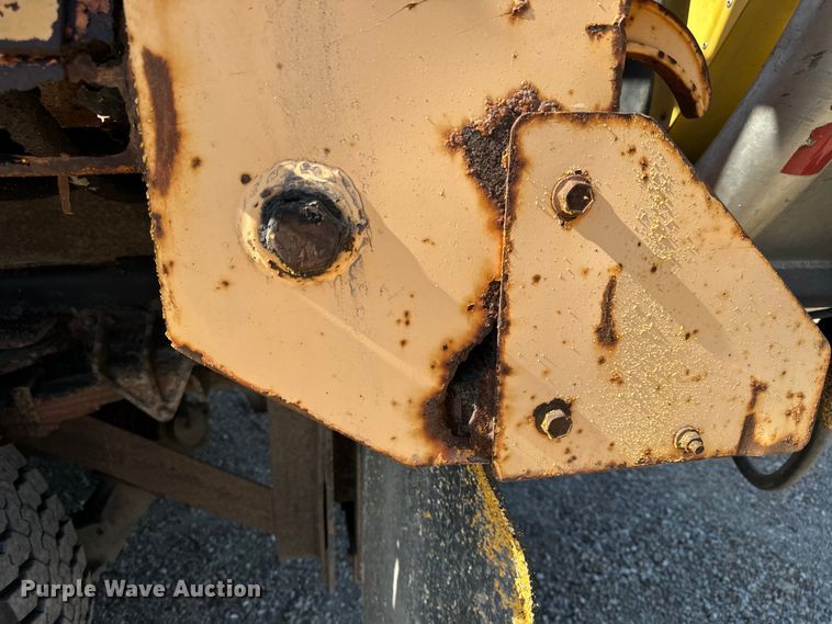 image for item OF9937 2006 International  7400 dump truck