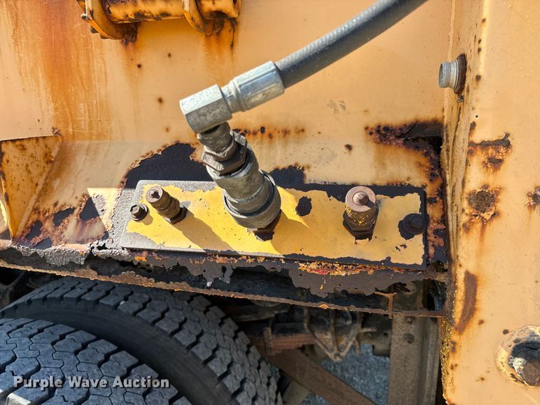 image for item OF9937 2006 International  7400 dump truck