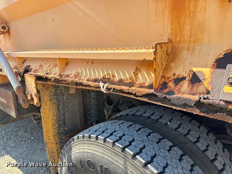 image for item OF9937 2006 International  7400 dump truck