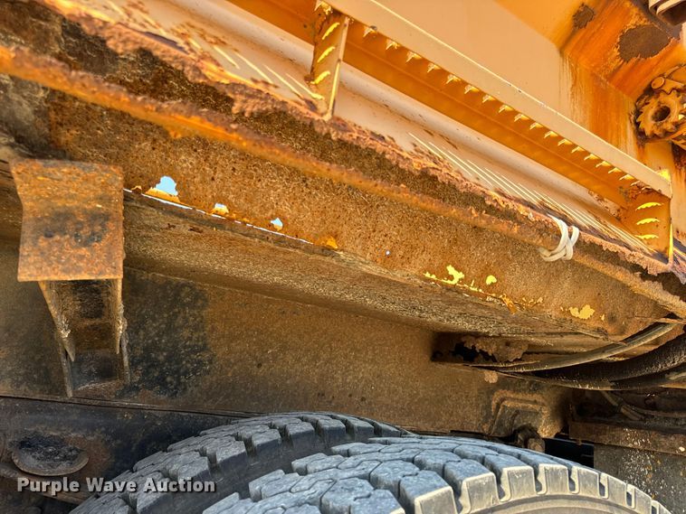 image for item OF9937 2006 International  7400 dump truck