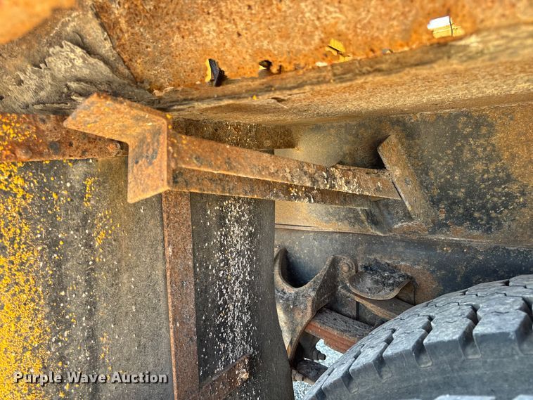 image for item OF9937 2006 International  7400 dump truck