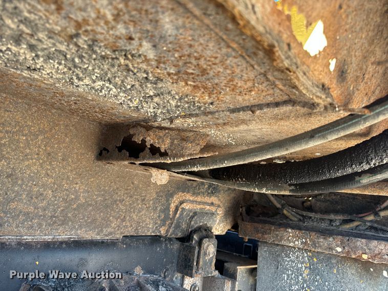 image for item OF9937 2006 International  7400 dump truck