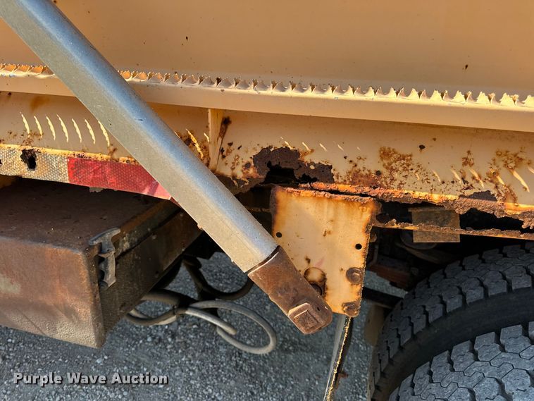 image for item OF9937 2006 International  7400 dump truck