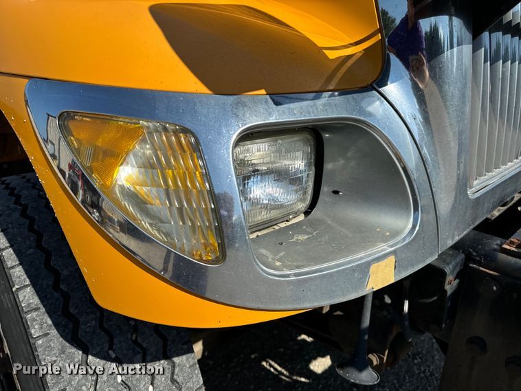 image for item OF9937 2006 International  7400 dump truck