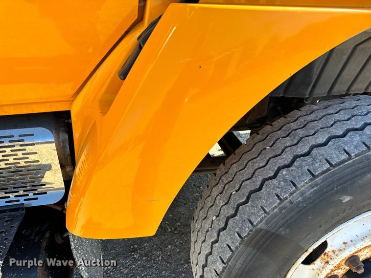 image for item OF9937 2006 International  7400 dump truck