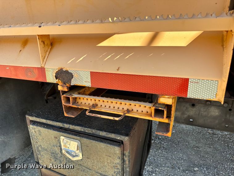 image for item OF9937 2006 International  7400 dump truck