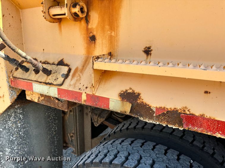 image for item OF9937 2006 International  7400 dump truck