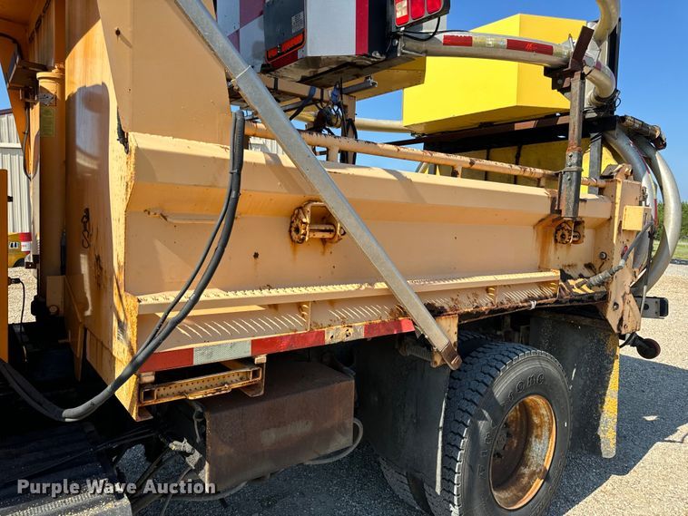 image for item OF9937 2006 International  7400 dump truck