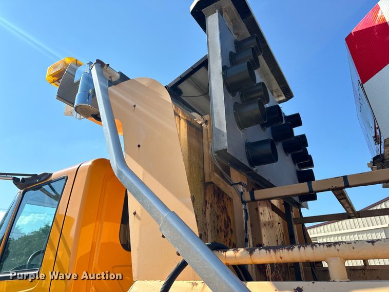 image for item OF9937 2006 International  7400 dump truck