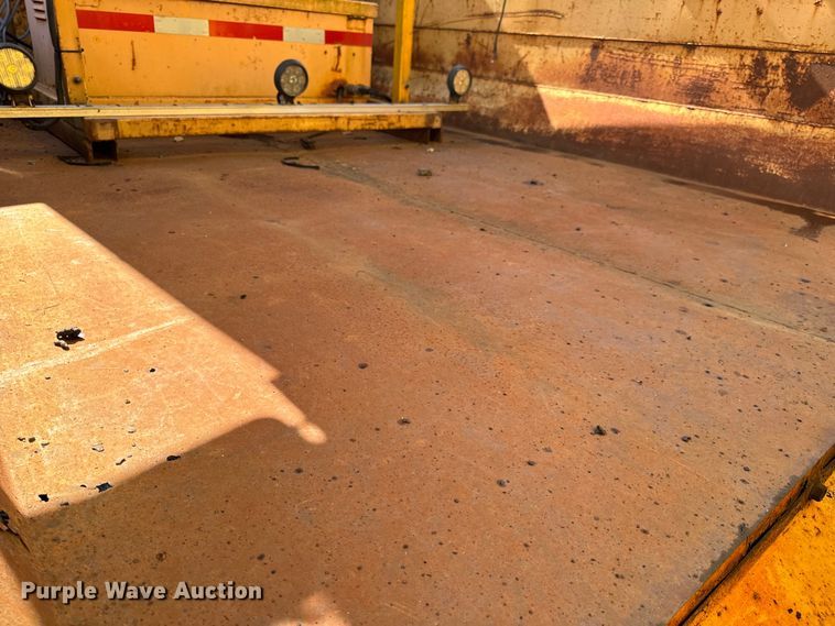 image for item OF9937 2006 International  7400 dump truck