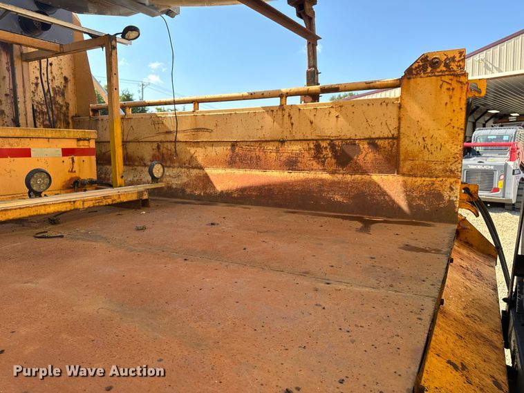 image for item OF9937 2006 International  7400 dump truck