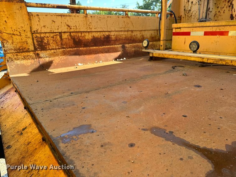 image for item OF9937 2006 International  7400 dump truck