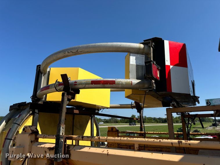 image for item OF9937 2006 International  7400 dump truck