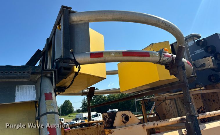 image for item OF9937 2006 International  7400 dump truck