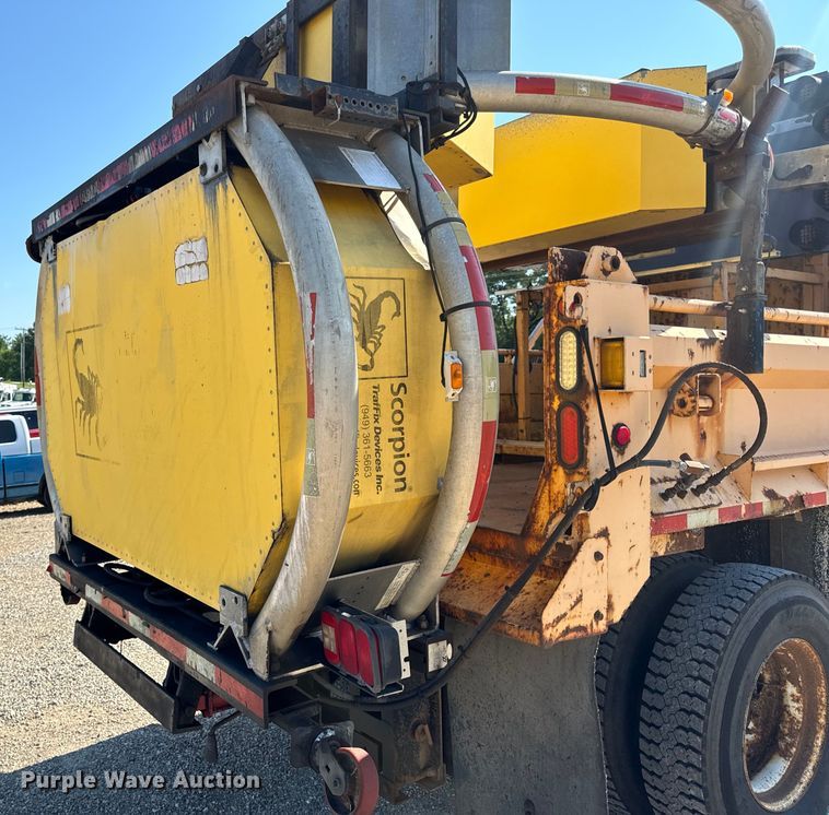 image for item OF9937 2006 International  7400 dump truck