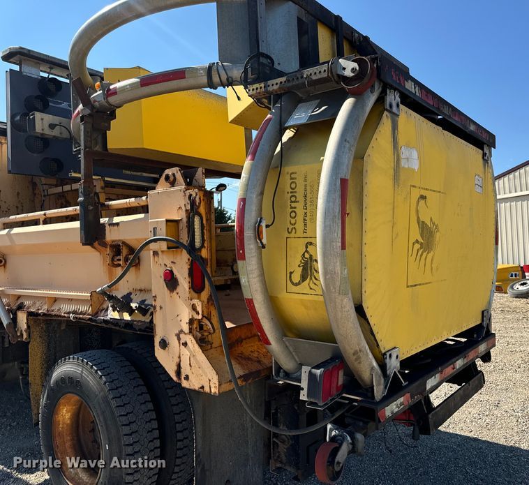 image for item OF9937 2006 International  7400 dump truck